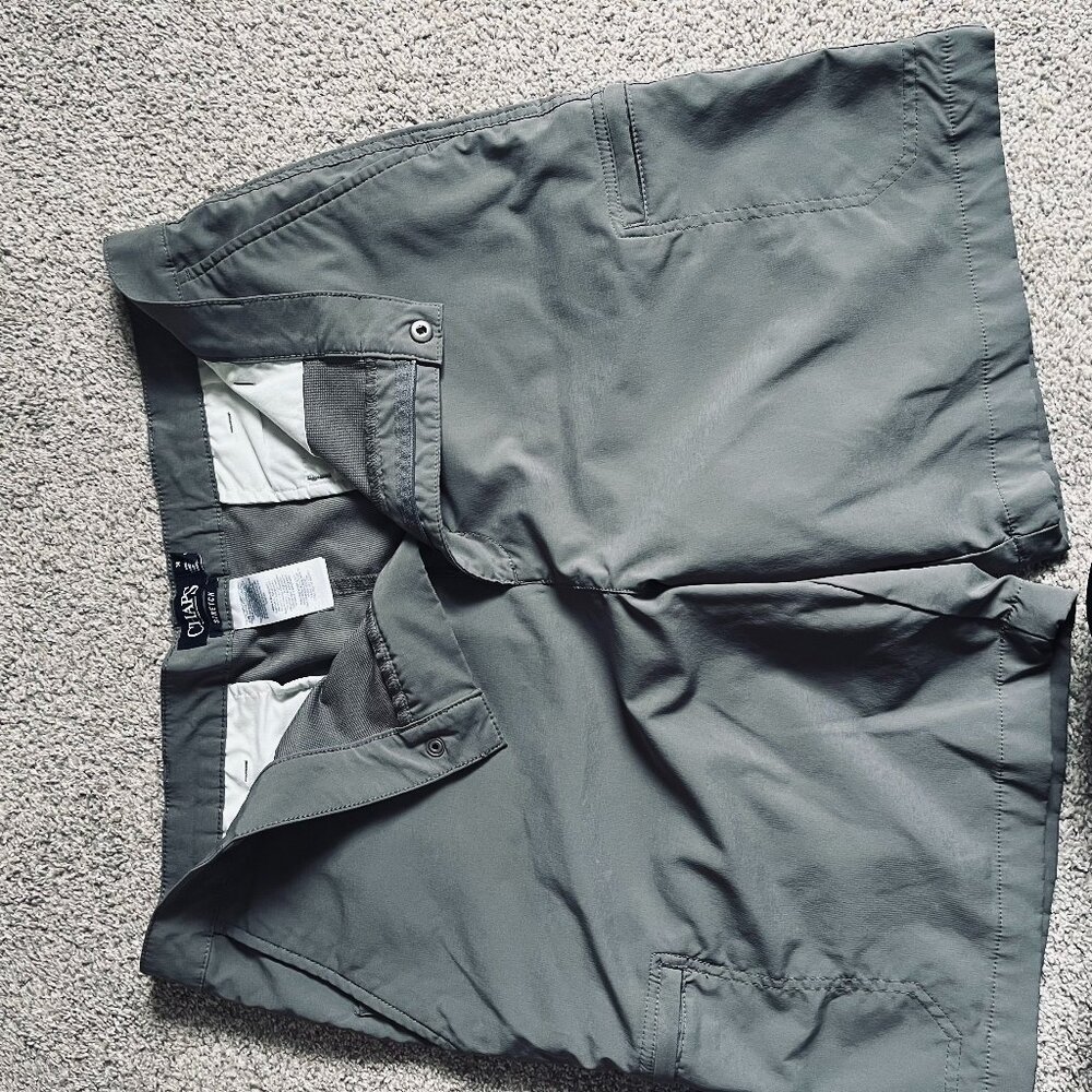 Like new Men's grey Chaps shorts